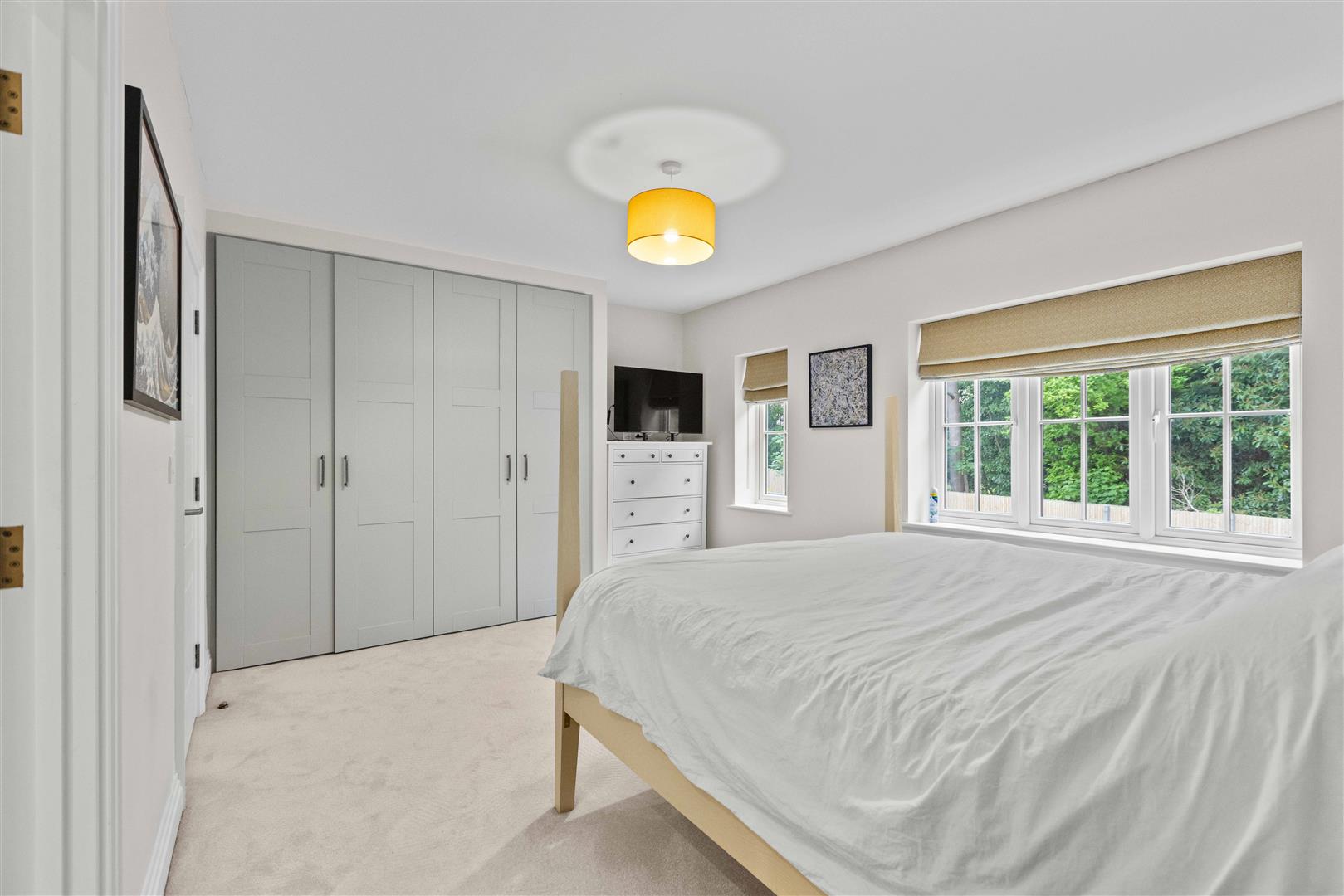 Martin Avenue, Ascot